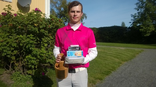 VilleKuronen_Sotilasgolf2015_voittaja